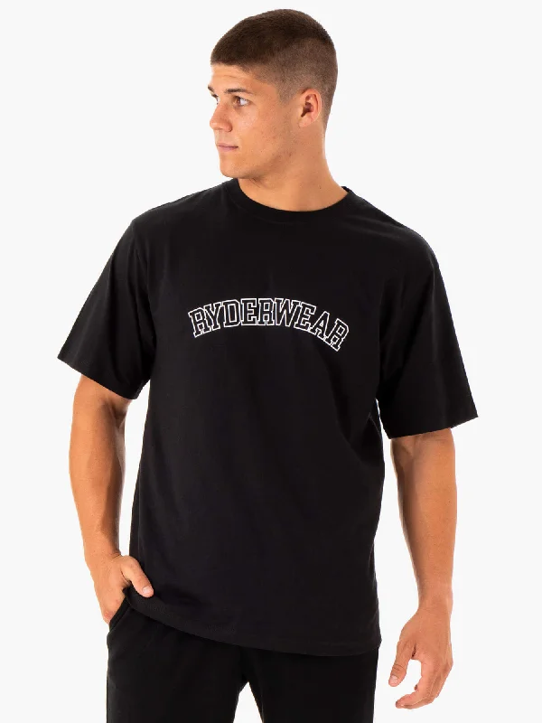 Sleek Casualwear Oversized T-Shirt - Black